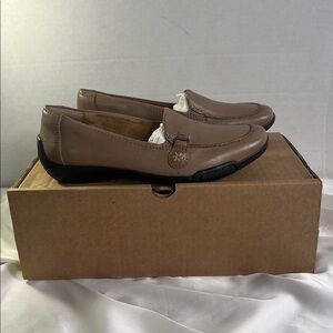 ARRAY Women’s Addie Leather Loafers Taupe Size‎ 7 W Memory Foam Insole New